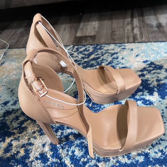 Brand new heels Forever 21 never Wore - Picture 4 of 4